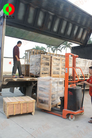 越南經(jīng)銷客戶訂購(gòu)的魚蝦采肉機(jī)及球根莖切菜機(jī)于近日出貨。