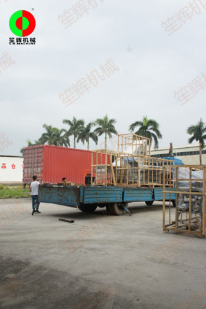 上?？蛻舳ㄖ频臏u流洗菜機(jī)及相關(guān)生產(chǎn)線組合設(shè)備發(fā)貨了...