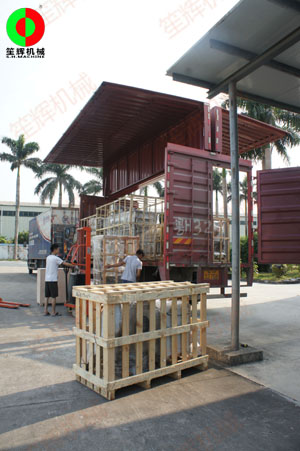 一批蔬果加工處理設(shè)備順利裝車出貨，目的地山東