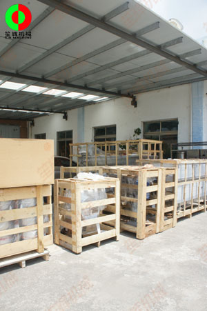 一批蔬果加工處理設(shè)備準(zhǔn)備裝車發(fā)貨，交付客戶！