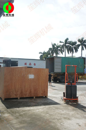 大型洗菜設(shè)備裝柜發(fā)往海外客戶(hù)！