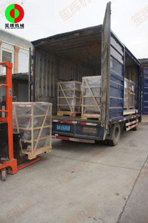 客戶訂購(gòu)的切菜機(jī)及切肉機(jī)等一批食品加工機(jī)械裝車出貨！