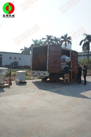 大型斬排骨機(jī)及切肉機(jī)貨拉拉專車發(fā)貨交付客戶!