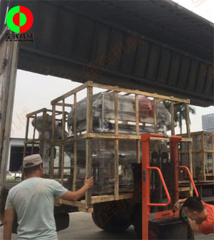 蔬果清洗加工設(shè)備按期生產(chǎn)完成，裝車發(fā)貨交付客戶！