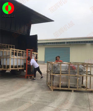 五一假期前多臺(tái)洗菜機(jī)設(shè)備裝車(chē)發(fā)貨！