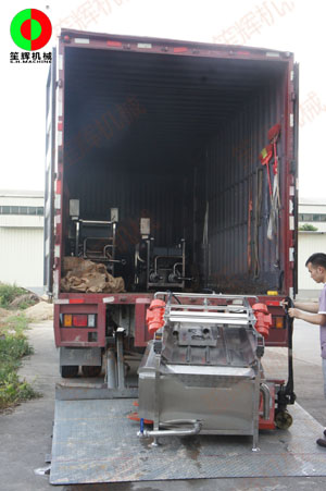 客戶物流自提多套渦流洗菜機組,裝車發(fā)貨！