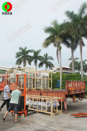 瓜果削皮機(jī)、切菜機(jī)以及洗菜機(jī)等蔬果前處理加工設(shè)備兩車同時(shí)發(fā)貨交付！