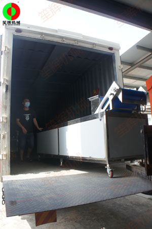 氣泡洗菜機(jī)專車發(fā)貨交付經(jīng)銷客戶！