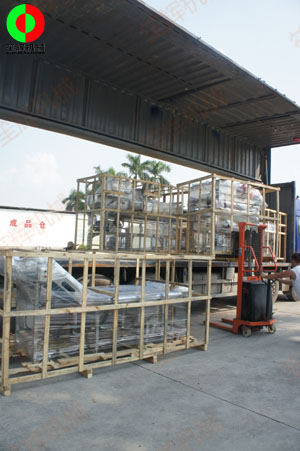 某地經(jīng)銷商定購(gòu)的無(wú)損洗菜機(jī)、氣泡洗菜機(jī)及渦流清洗線由兩部專車(chē)發(fā)貨！