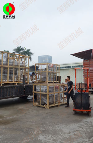 提升輸送機、渦流洗菜機、毛刷清洗去皮機等設備交付客戶！