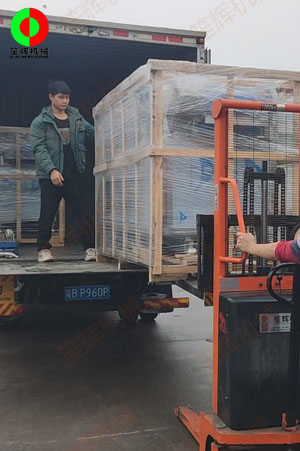 廣州鐘小姐定購(gòu)的兩臺(tái)氣泡洗菜機(jī)按期交付！