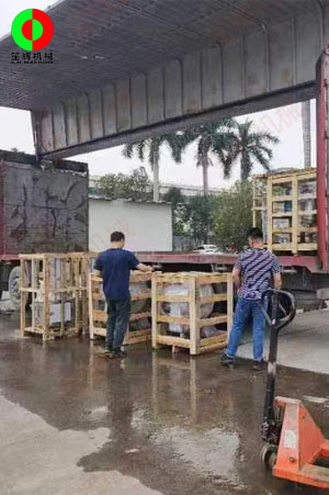 削皮機(jī)、切菜機(jī)、薯?xiàng)l機(jī)等一批蔬果加工設(shè)備發(fā)往海南?？冢? /></a></div>
                    <div   id=