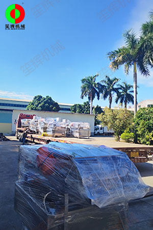 兩條蔬果清洗加工設(shè)備線裝車交付上海客戶！