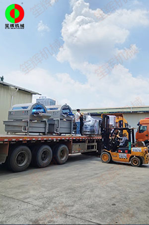 客戶訂購(gòu)的智能渦流清洗線裝車(chē)出貨！