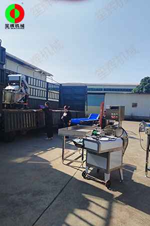 洗菜機(jī)切菜機(jī)脫水機(jī)等一批果蔬凈菜加工設(shè)備發(fā)往海南省客戶(hù)！